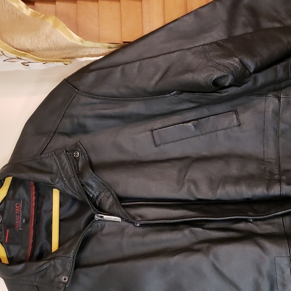 Men's Leather Coat - Picture 5 of 6